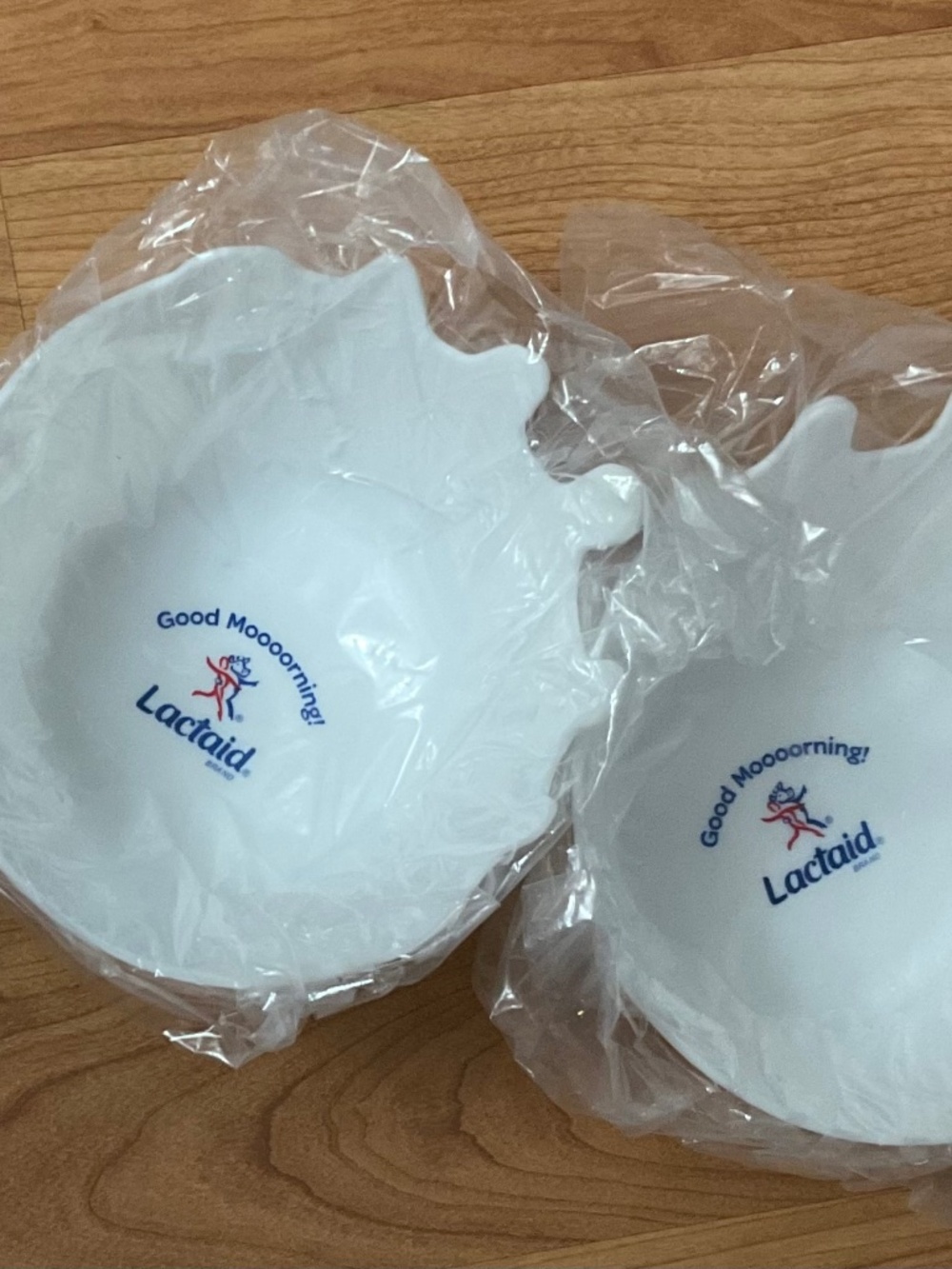Lacaid milk splatter shaped cereal bowls (3)